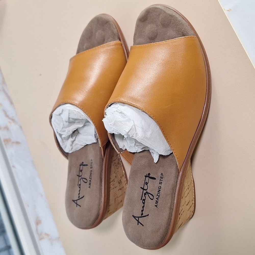 Amazing Step Tan Leather Wedge Mules - Picture 4 of 12
